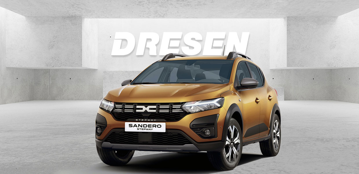 Orangener Dacia Sandero Stepway vor Betonwand mit großem ‚DRESEN‘-Schriftzug darüber.