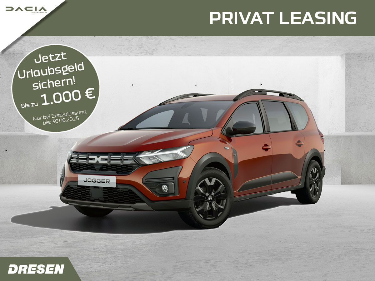 Orangener Dacia Jogger vor Betonwand Hintergrund. Vorschau Privatleasingangebot mit Urlaubsaktion Störer.