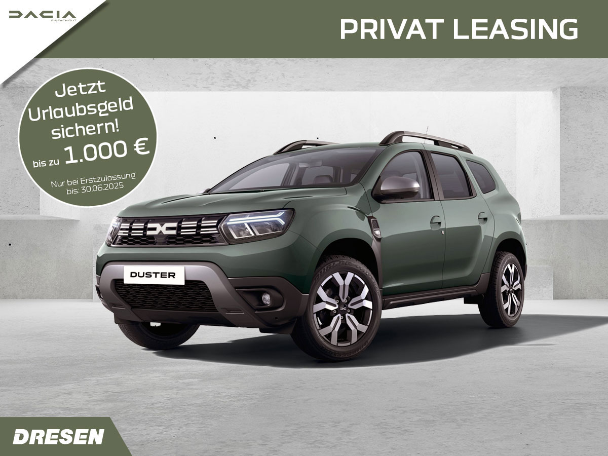 Grüner Dacia Duster vor Betonwand Hintergrund. Vorschau Privatleasingangebot mit Urlaubsaktion Störer.