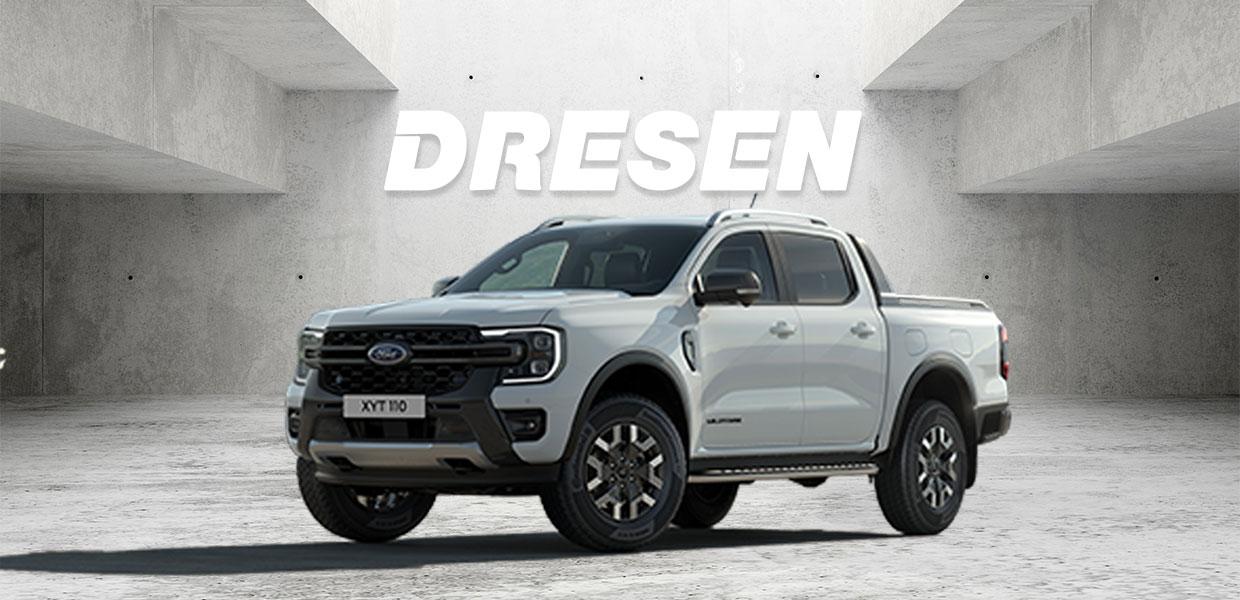 Grauer Ford Ranger PHEV vor Betonwand mit großem ‚DRESEN‘-Schriftzug darüber.