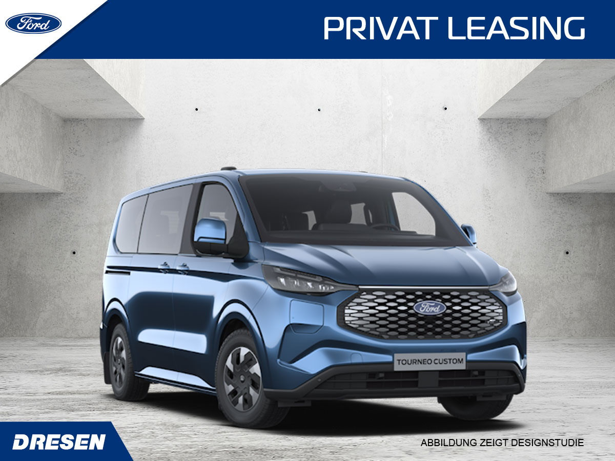Blauer Ford Tourneo Custom vor Betonwand Hintergrund. Vorschau Privatleasingangebot.