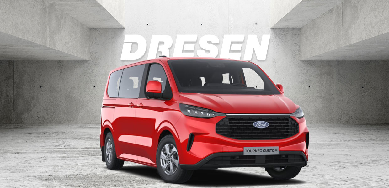 Roter Ford Tourneo Custom Transporter vor Betonwand mit großem ‚DRESEN‘-Schriftzug darüber.