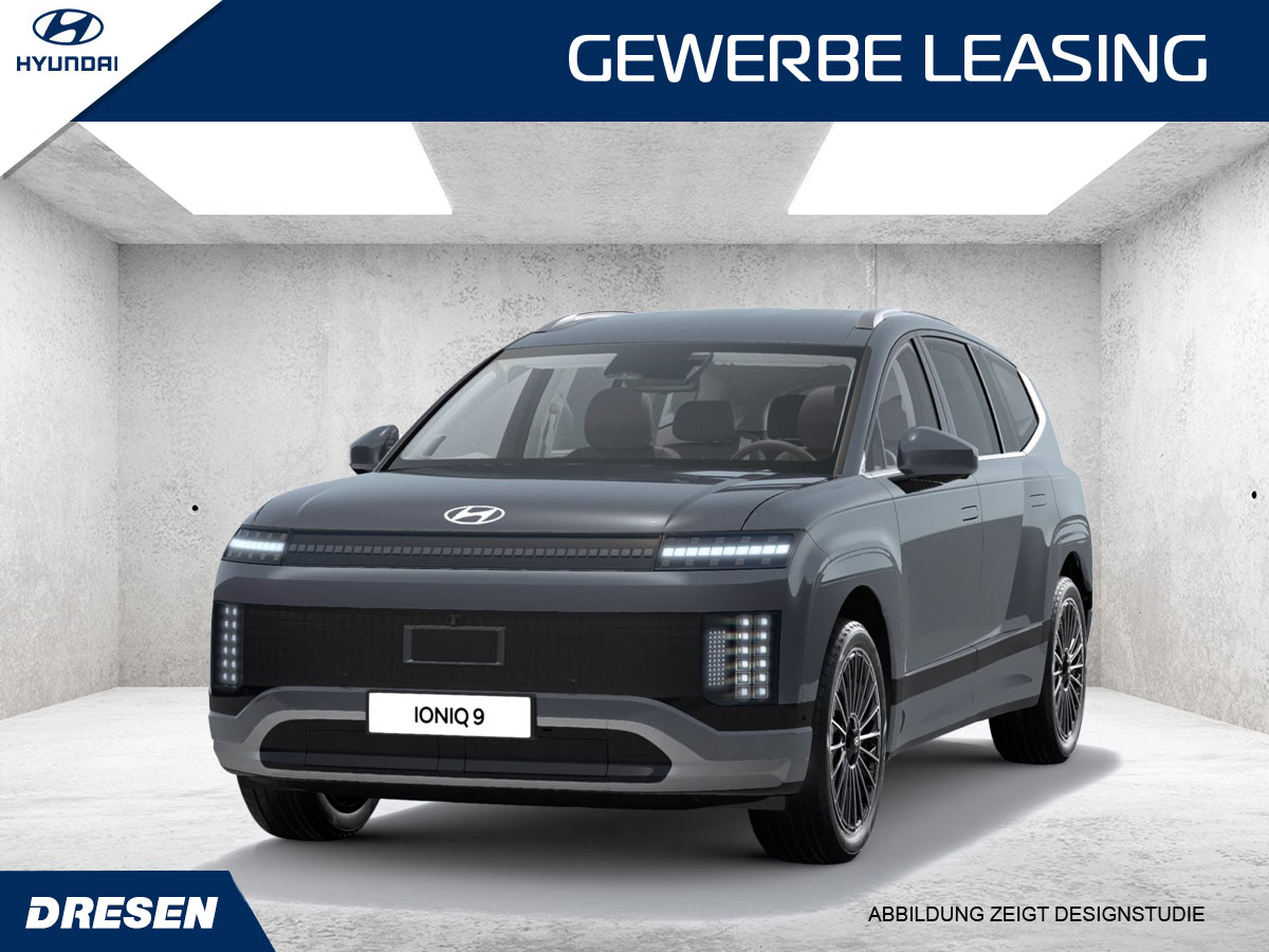 Blauer-Hyundai-Ioniq-9-Gewerbe Blaugrauer Hyundai IONIQ 9 vor Betonwand Hintergrund. Vorschau Gewerbeleasingangebot.