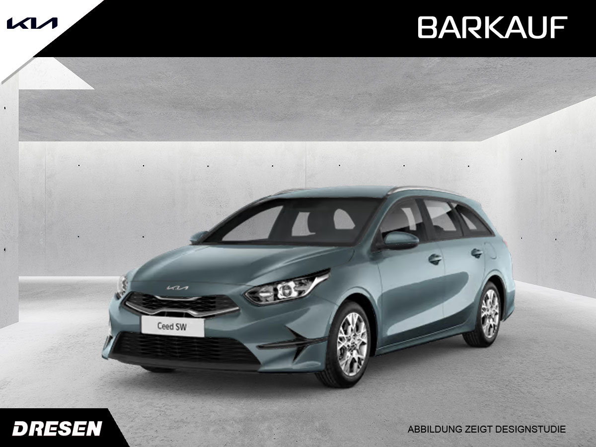 Blauer Kia Ceed SW vor betonwand Hintergrund. Vorschau Barkaufsangebot.