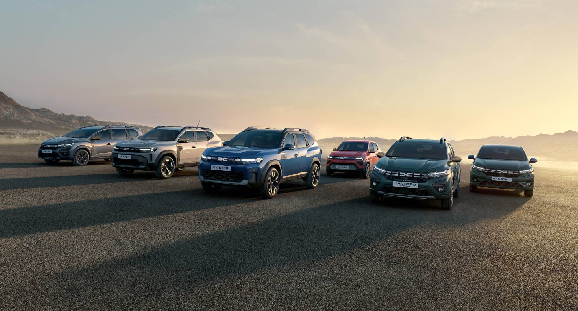 Dacia Range auf Betonstraße vor Bergen