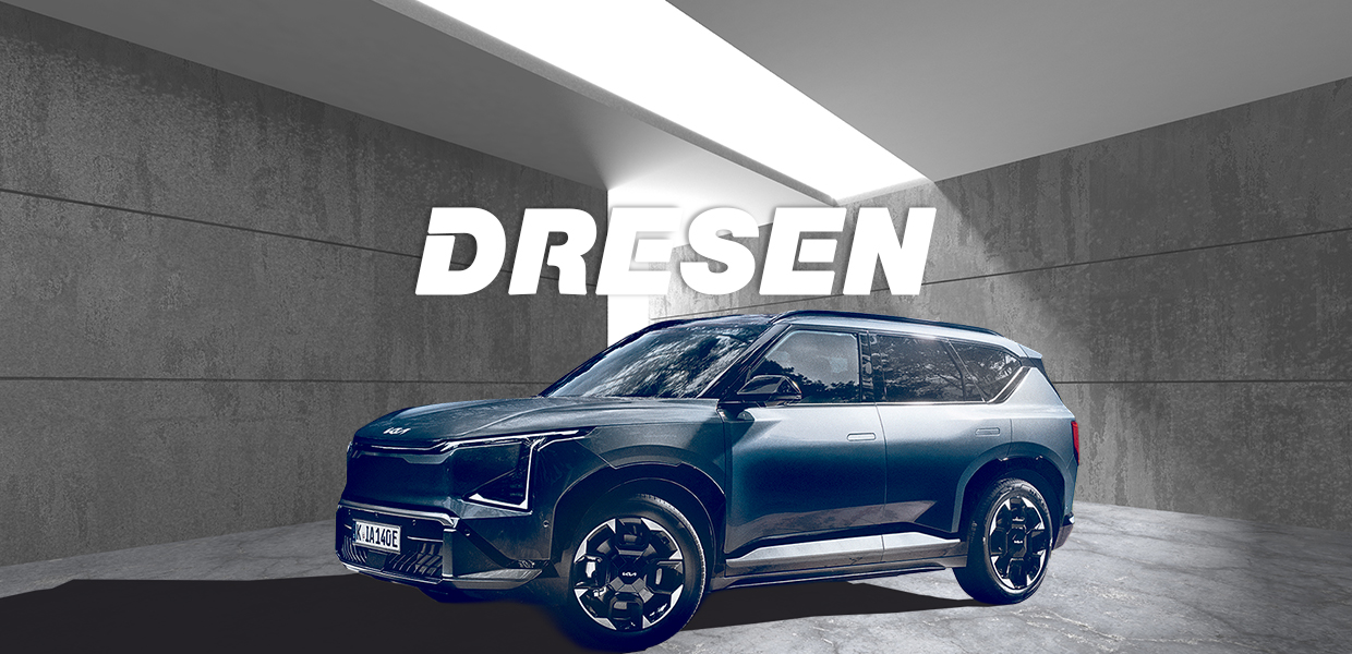 Kia EV5 vor Betonwand