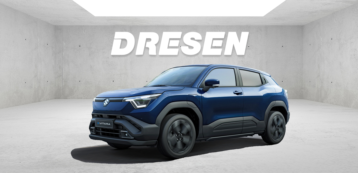 Suzuki e-Viatara in Blau vor Betonwand und weißem Dresen Logo