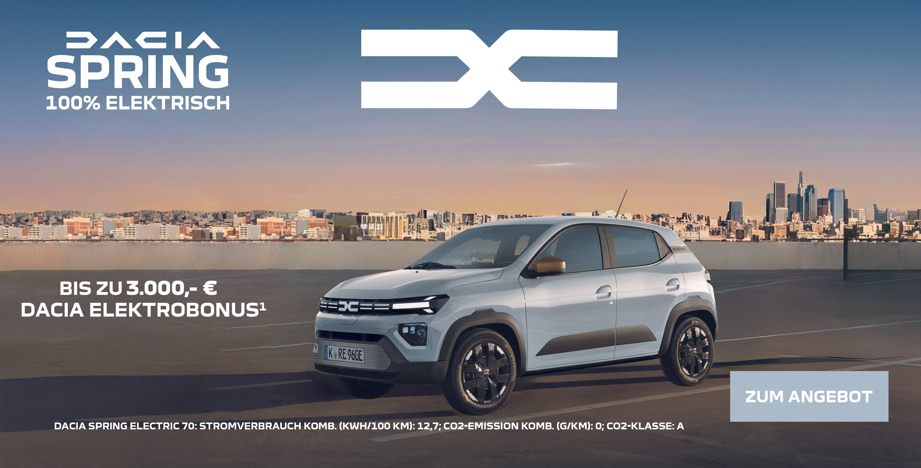 Dacia Spring vor Stadtkulisse