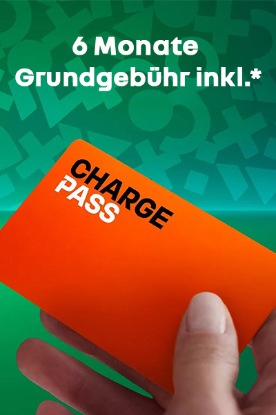 Renault Charge Pass vor grünem Hintergrund